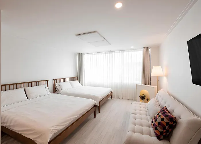 0 Min To Subway, Hongdae Main Street Seul