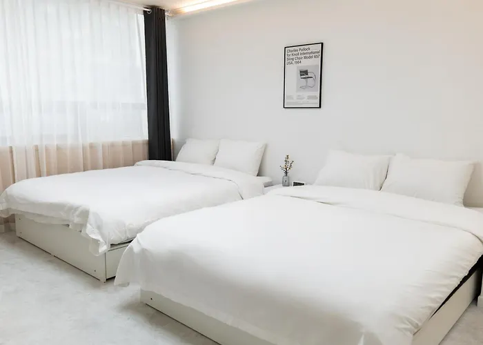 0 Min To Subway, Hongdae Main Street Seul